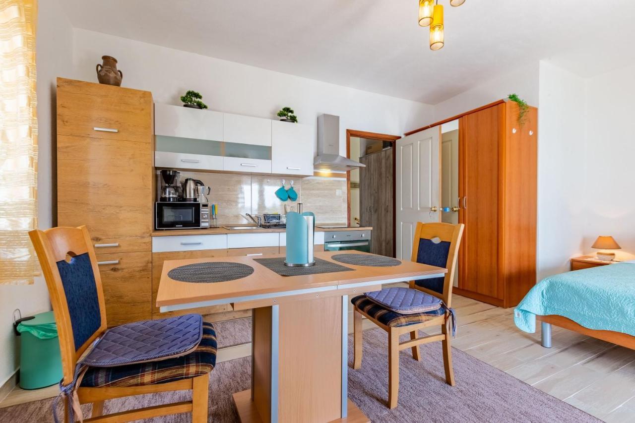 Mare-More Studio W Balcony And Beach Front And View 자다르 외부 사진